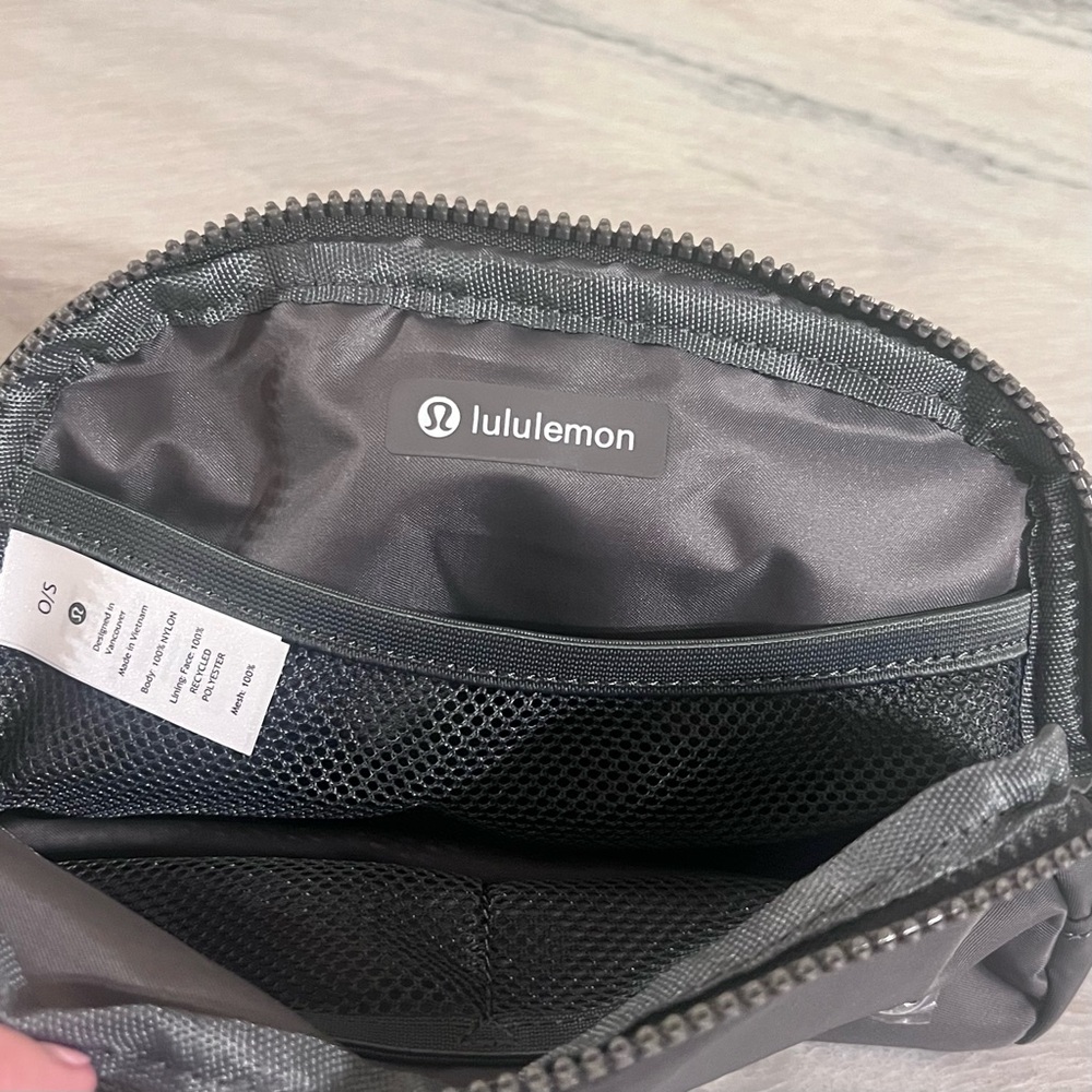 Lululemon Everywhere Belt Bag - Picture 9 of 11